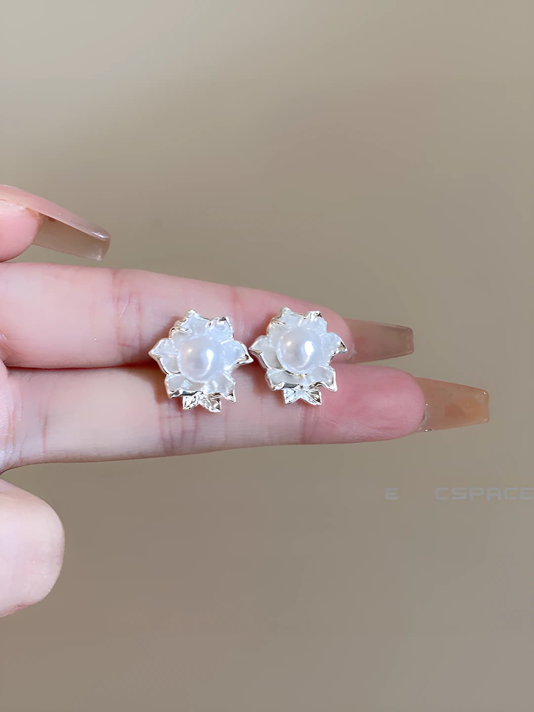 Jasmine pearl stud