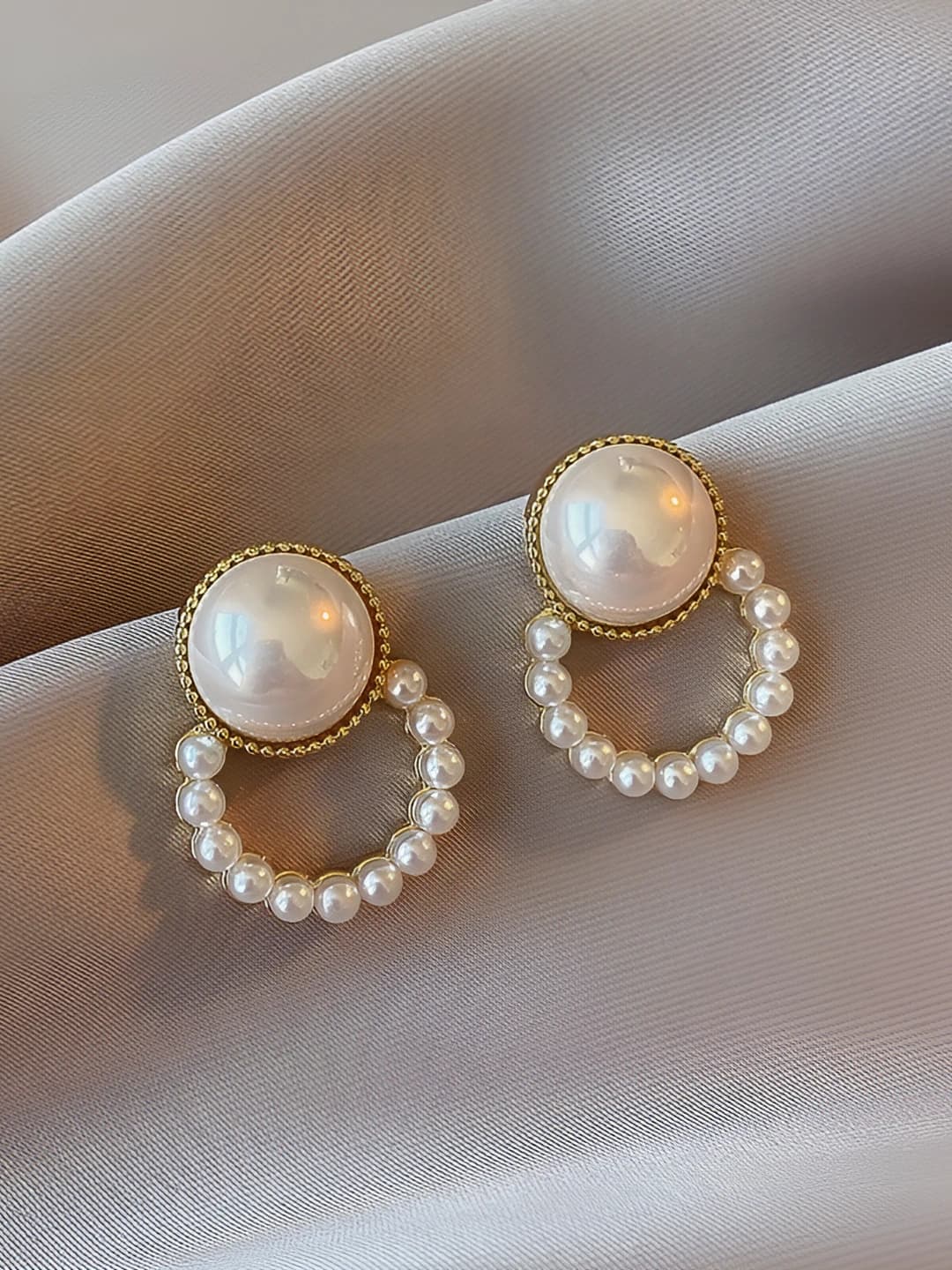 Pearl circle studs - 925 silver post