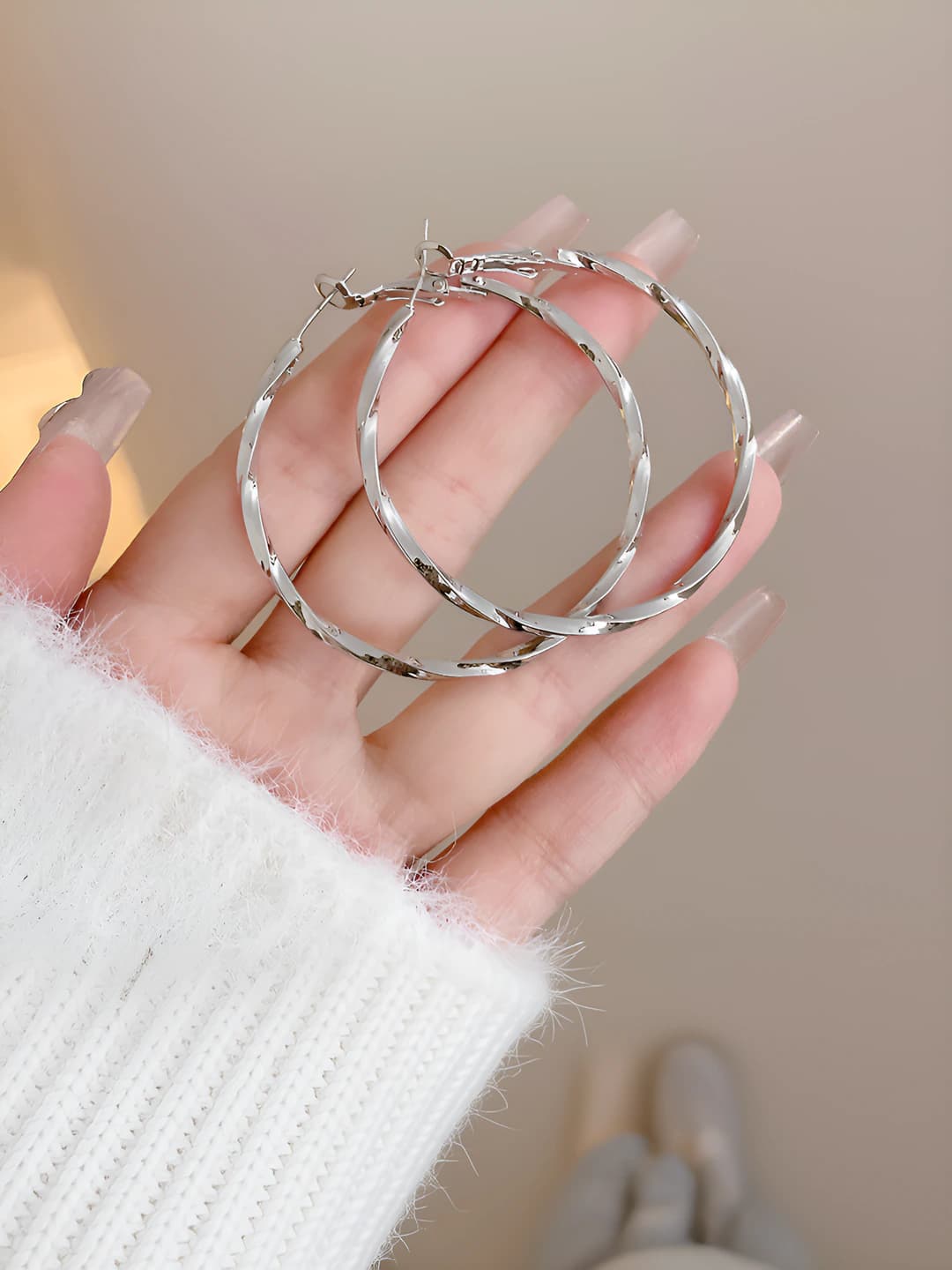 Round twisted, silver, 5cm