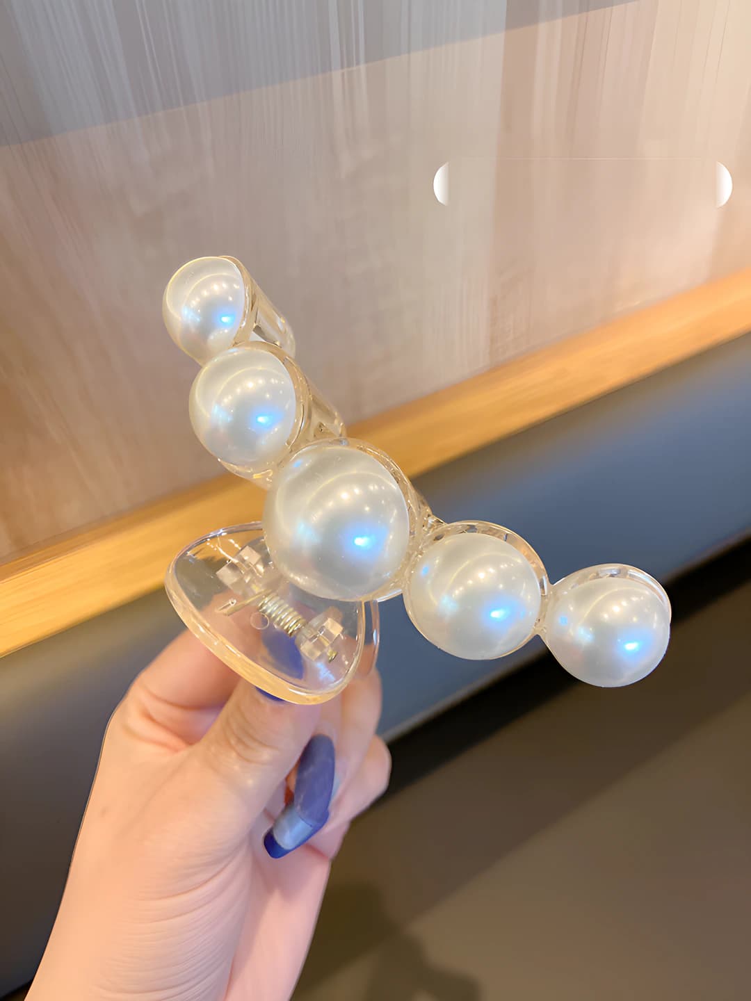 7# Large clear pearl hair clip