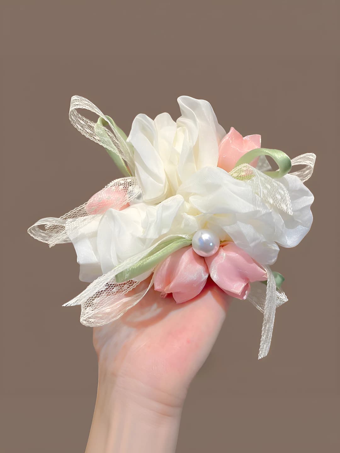 1# White tulip bow ~11 cm