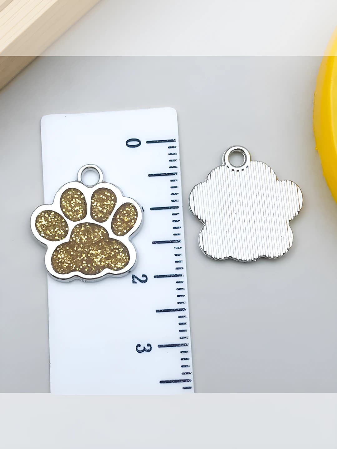 Белый K жёлтый с золотом коготь медведя 17x16mm-1.1g