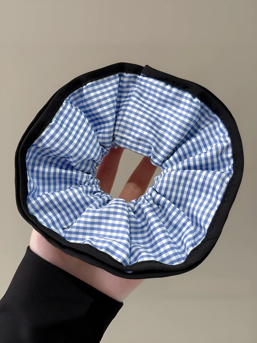 Blue plaid with black trim, 15 cm