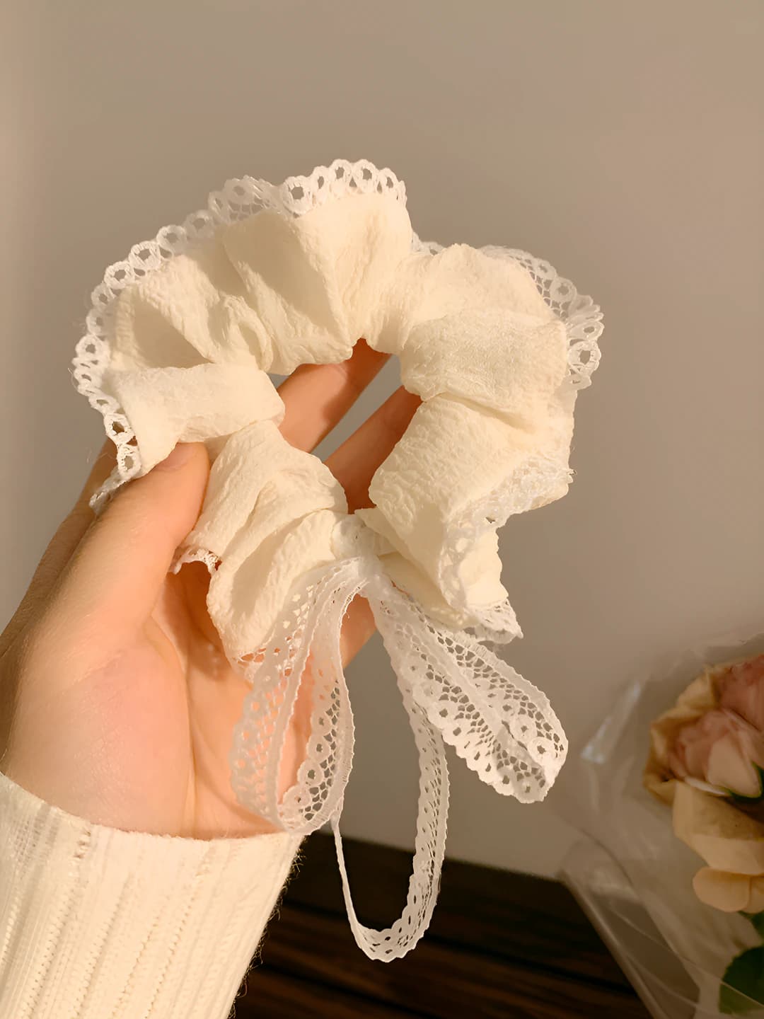 Off-white, lace bow 10 cm