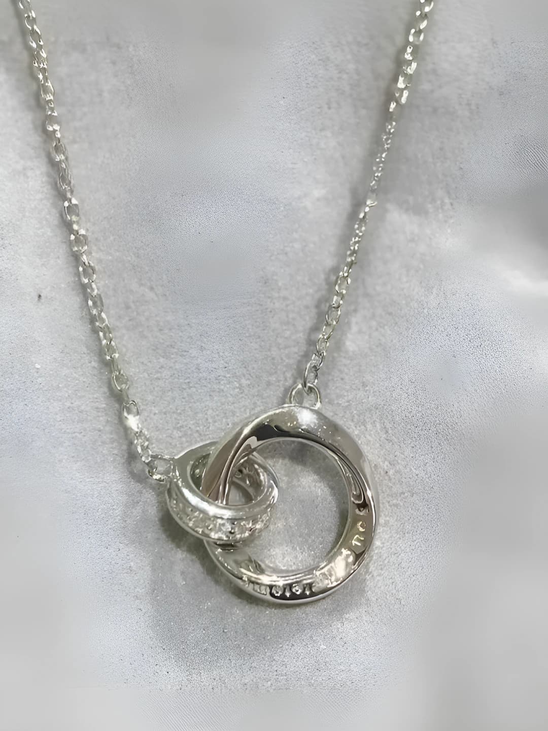 Women's Möbius ring pendant necklace, Korean style, light luxury, couple style, geometric design element
