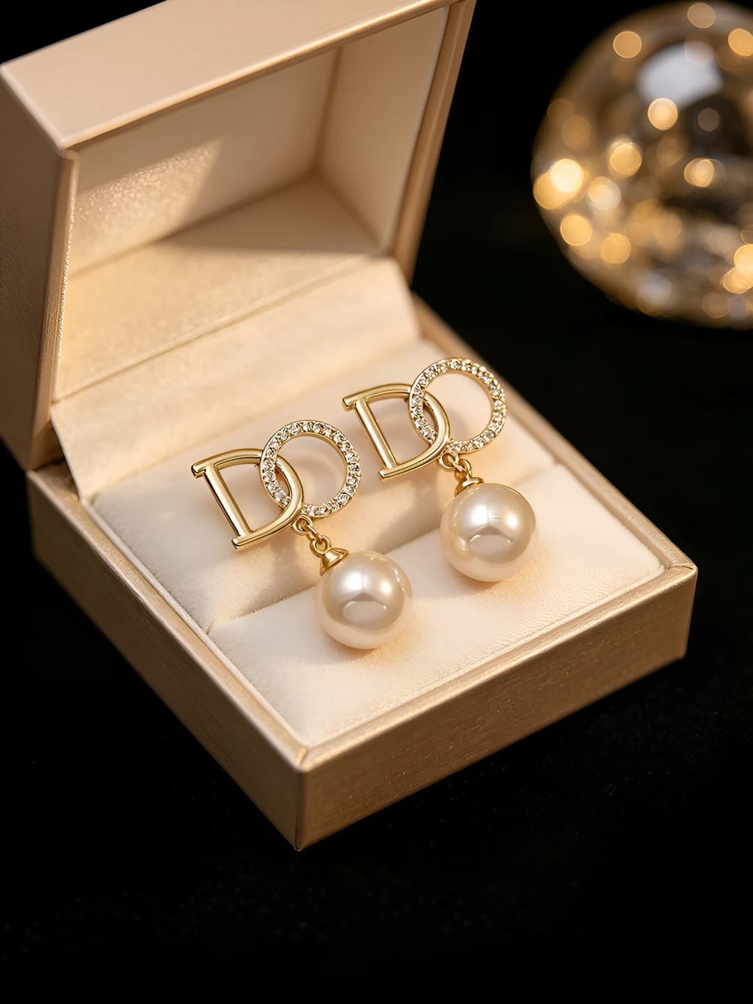 5# Gold diamond D-shape pearl studs