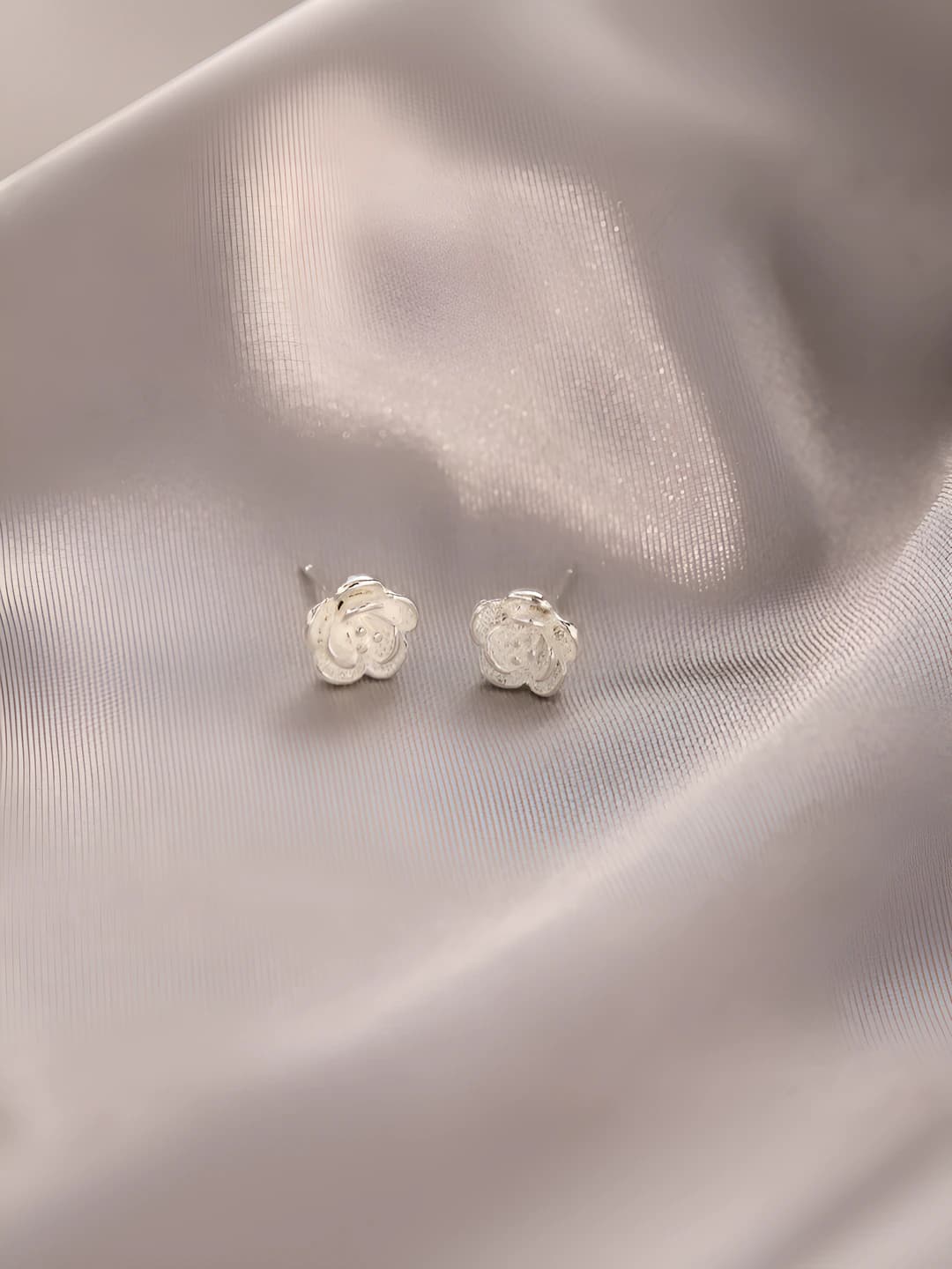 1# Small flower stud earrings
