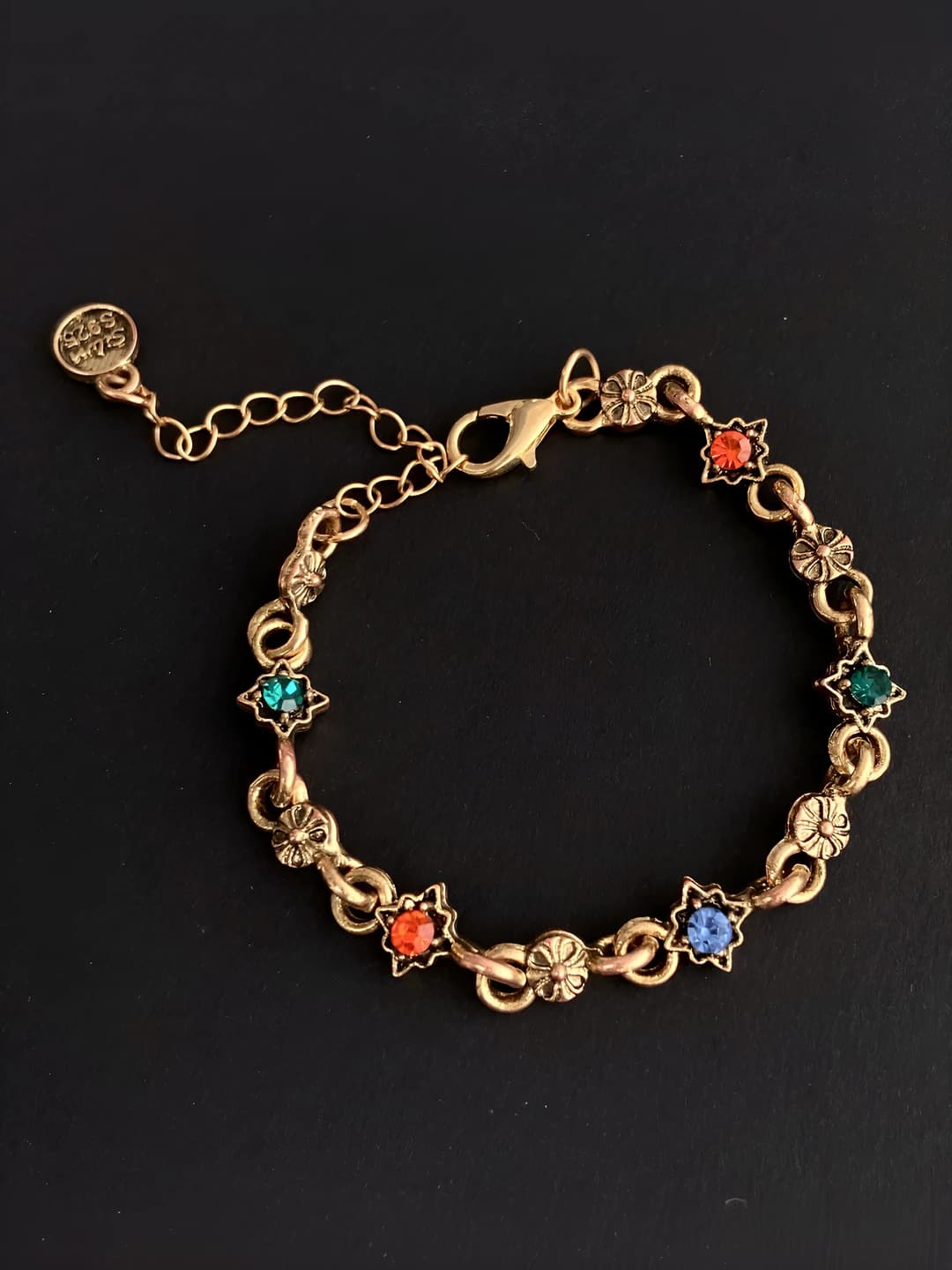 Ayollar uchun retro uslubdagi rang-barang brilyantli gullar bilan bilaguzuk, yengil lyuks dizayn elementi