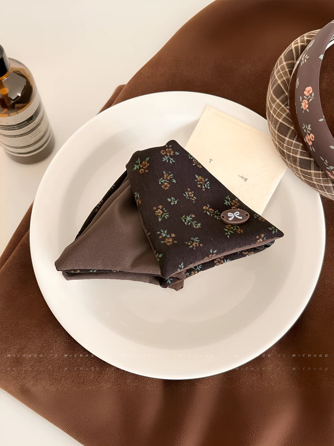 Women's retro floral fabric triangular claw hair clip