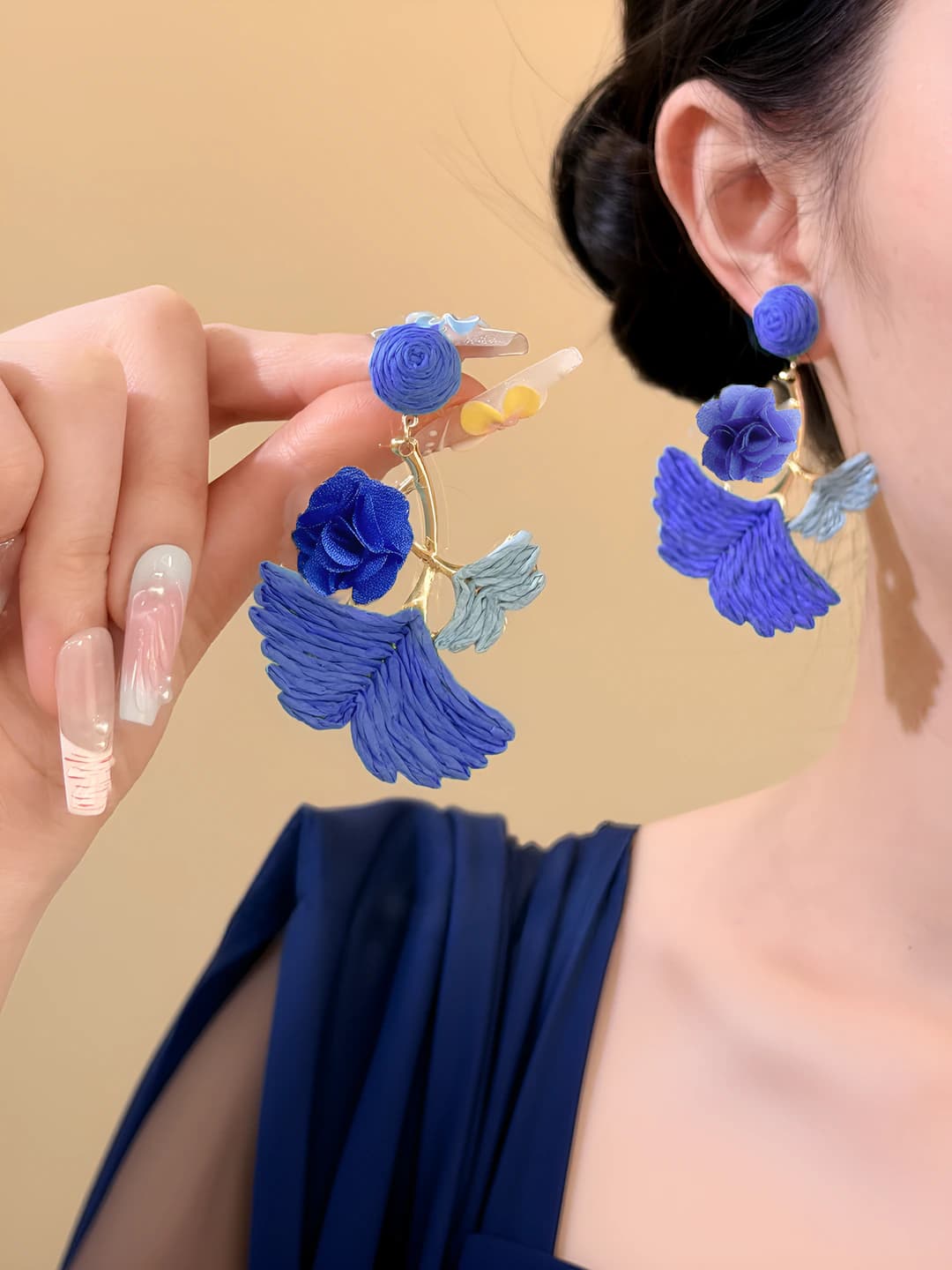 Blue ginkgo flower stud earrings - 6.3 cm