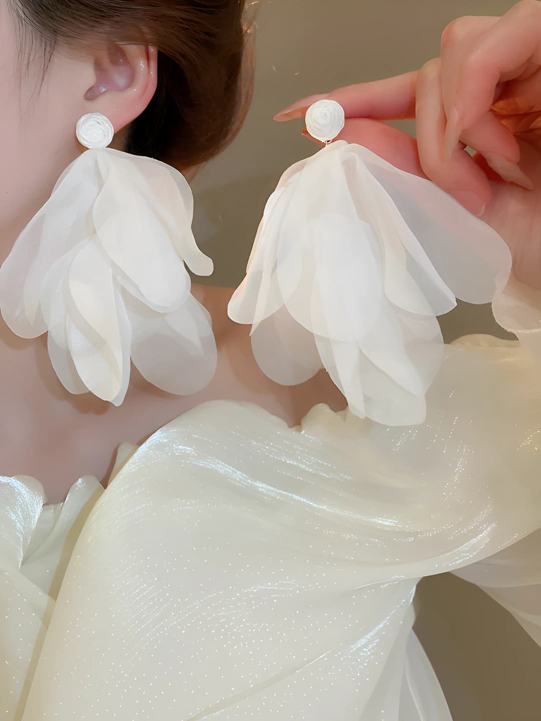 114# Silver post - White - Flowers fringe