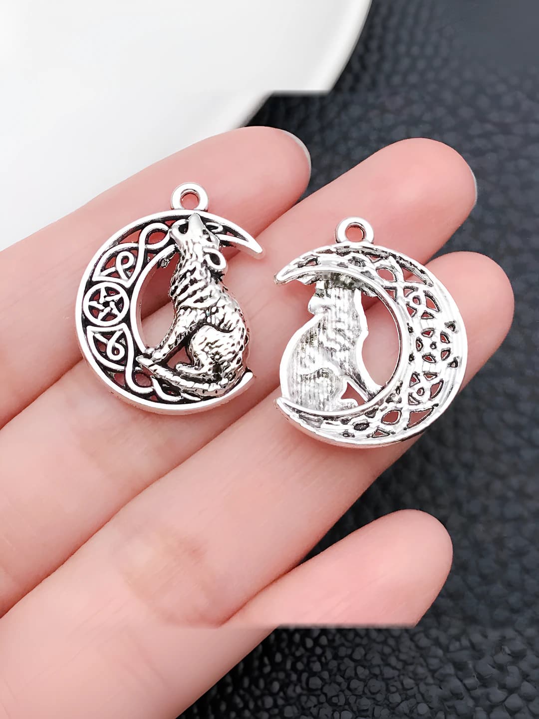 1 pc antique silver moon wolf 25x19mm-2.2g