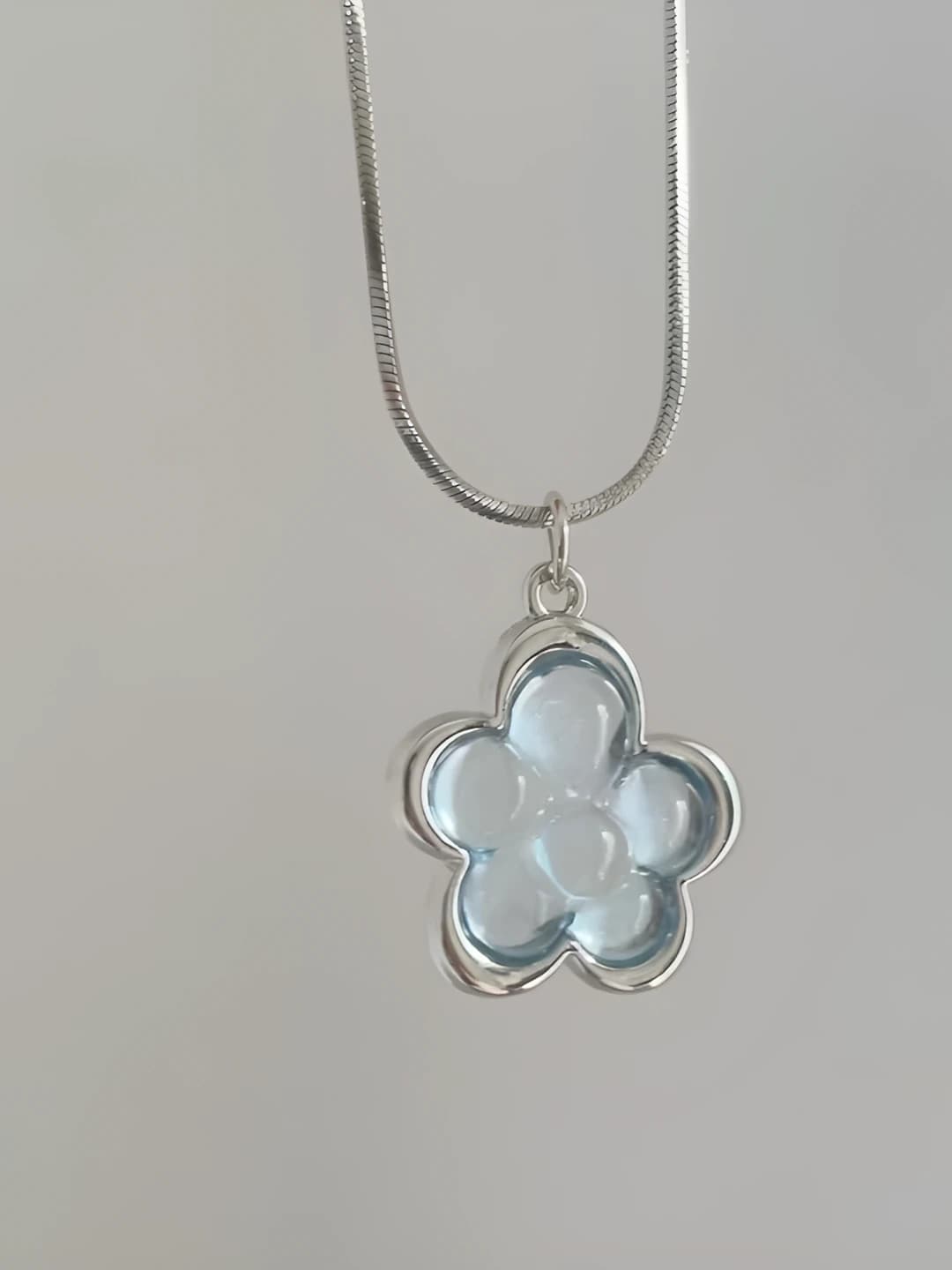Women's flower pendant necklace, retro style, star design element, 21-50 cm