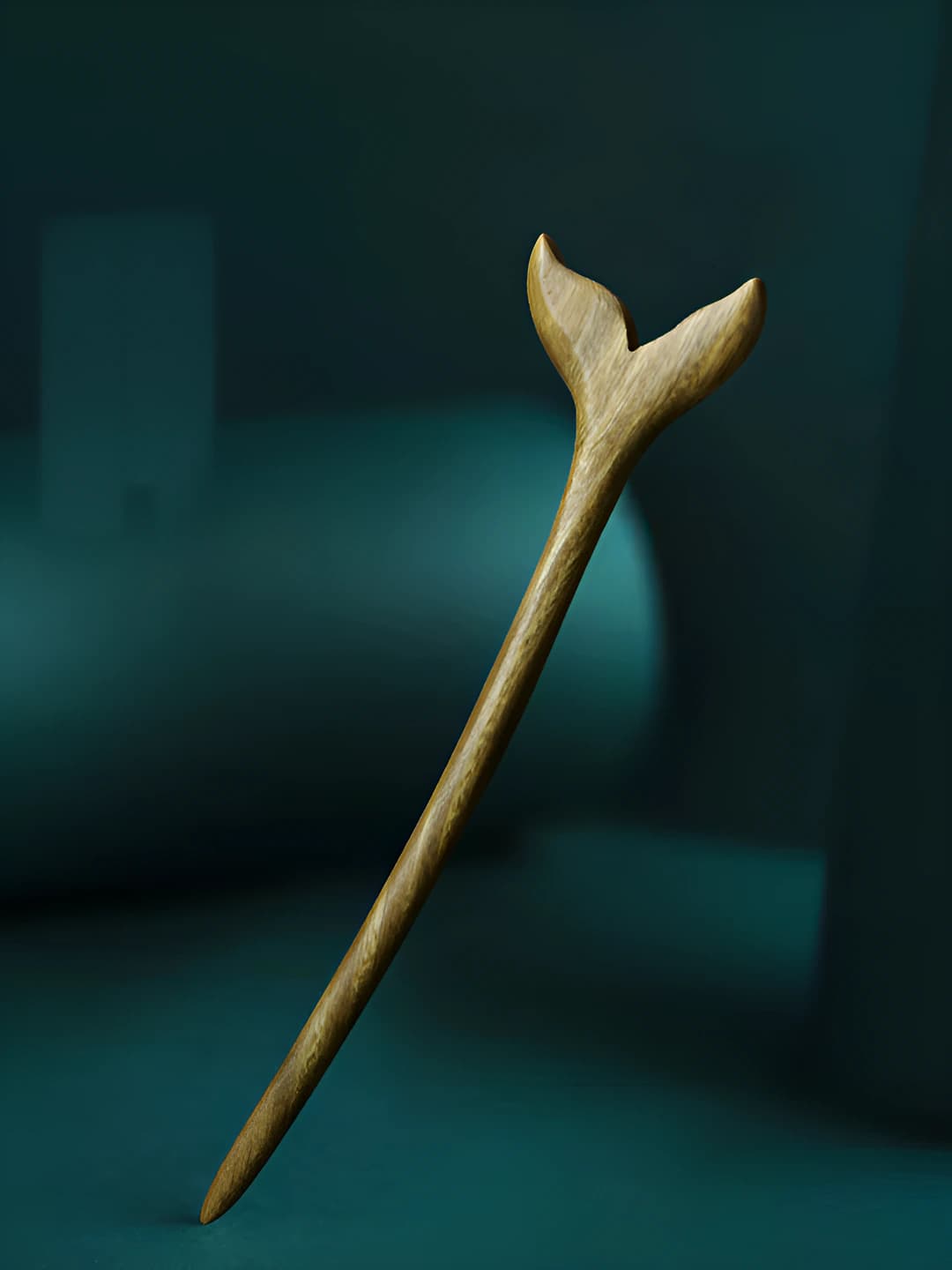 Women's green sandalwood hairpin with fish tail design, animal style accessory