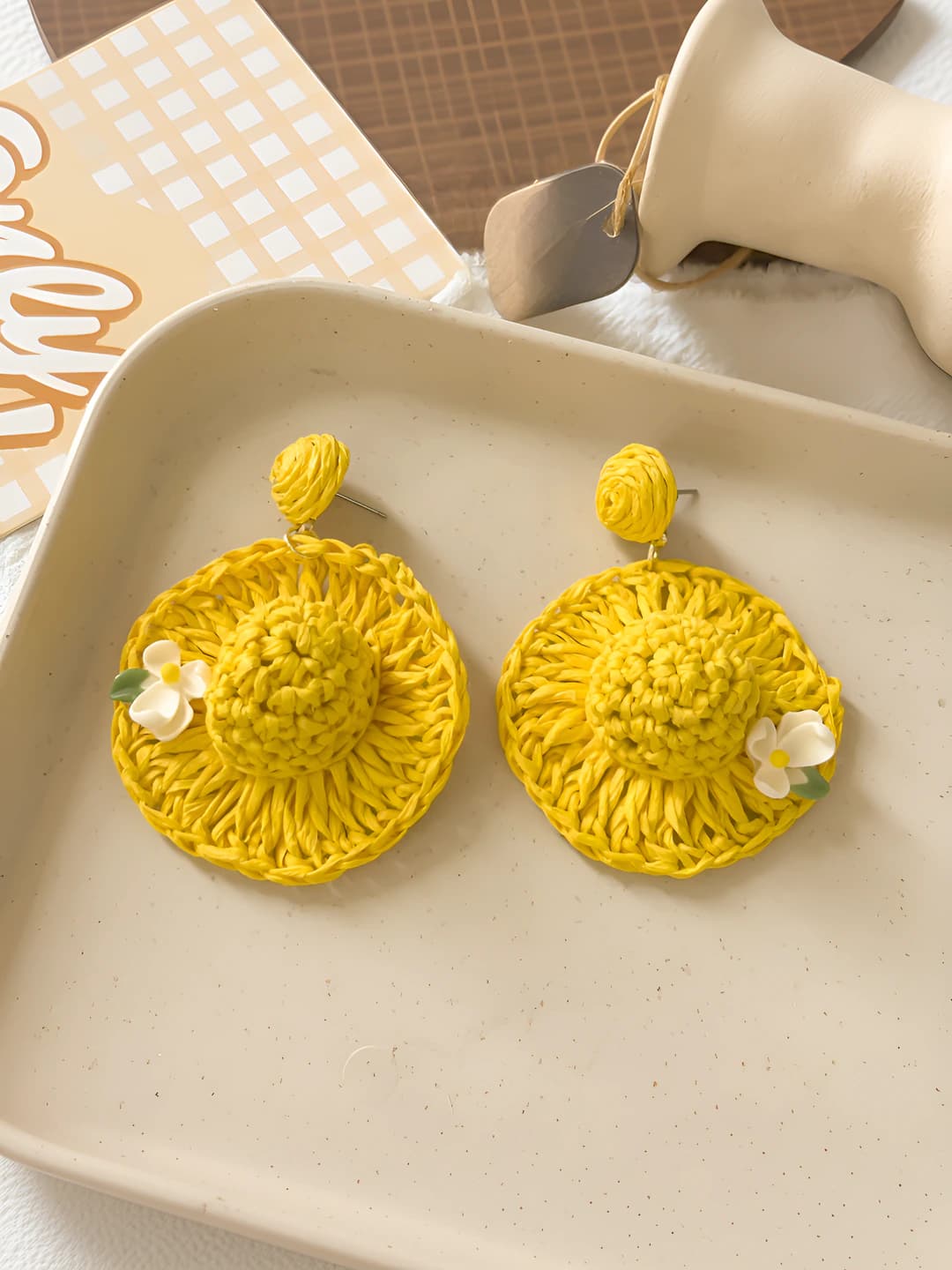 Yellow straw hat studs