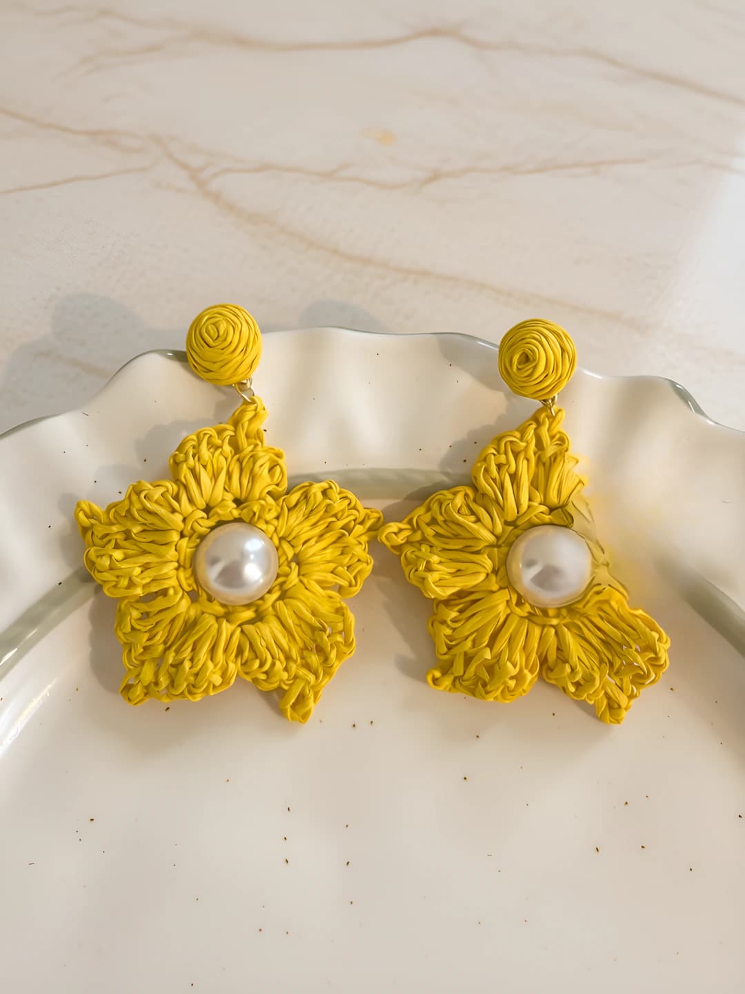 Yellow woven pearl star studs, 925
