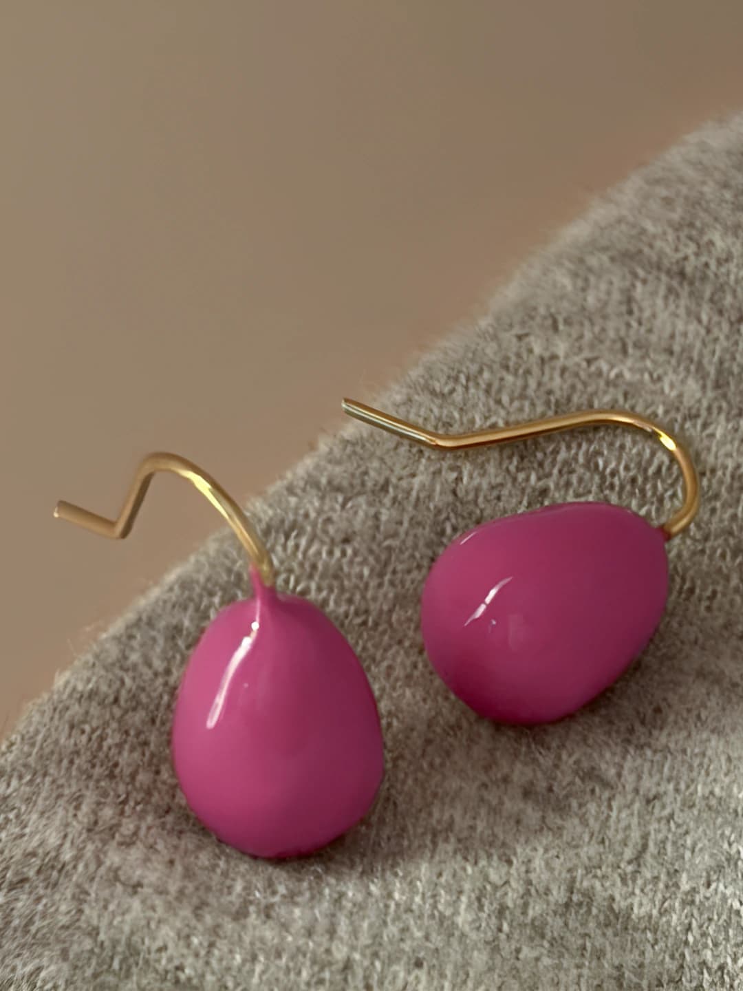 100# Ear hook - Gold - Pink teardrop