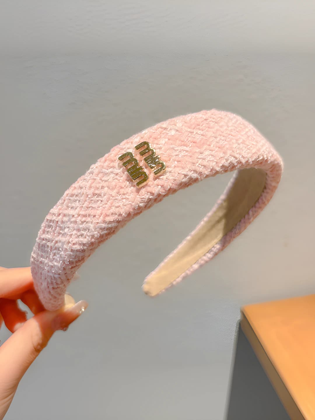 3# Pushti harflar, Chanel uslub