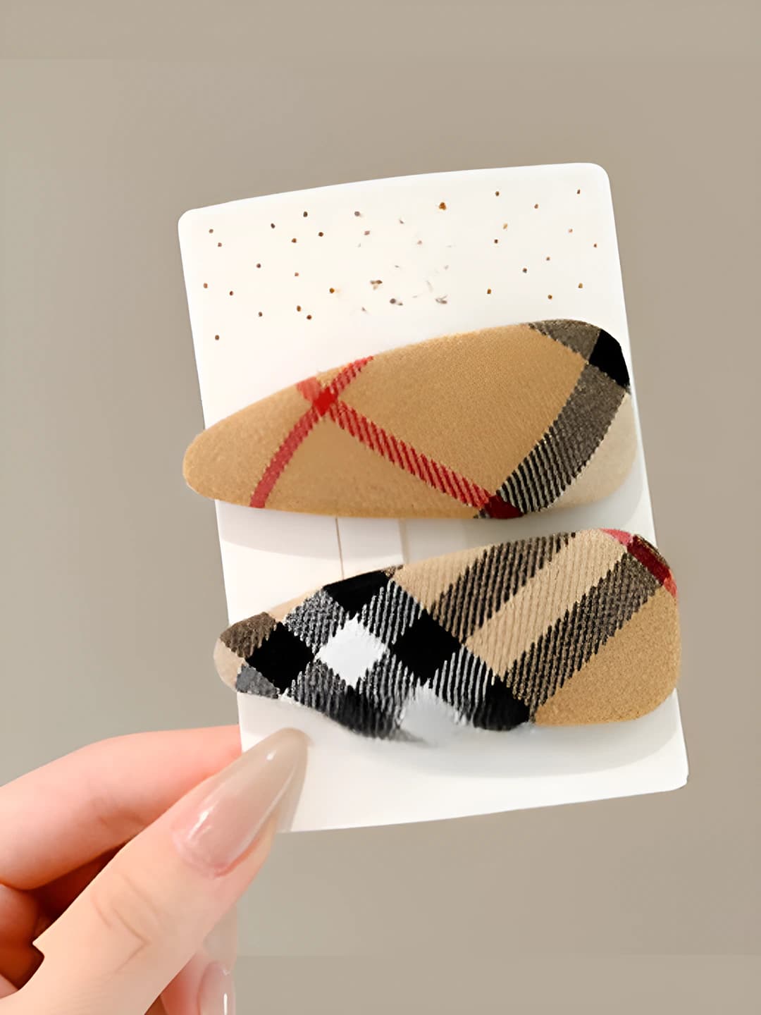 Khaki tweed teardrop BB clip, 1 pair, random plaid, ~7 cm