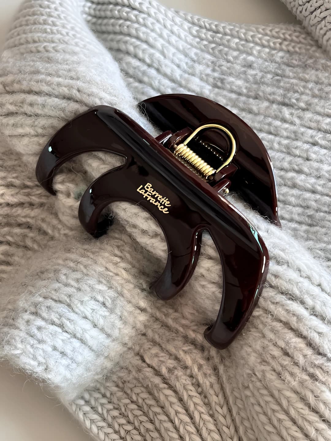 Chocolate brown pumpkin clip ~10.5 cm