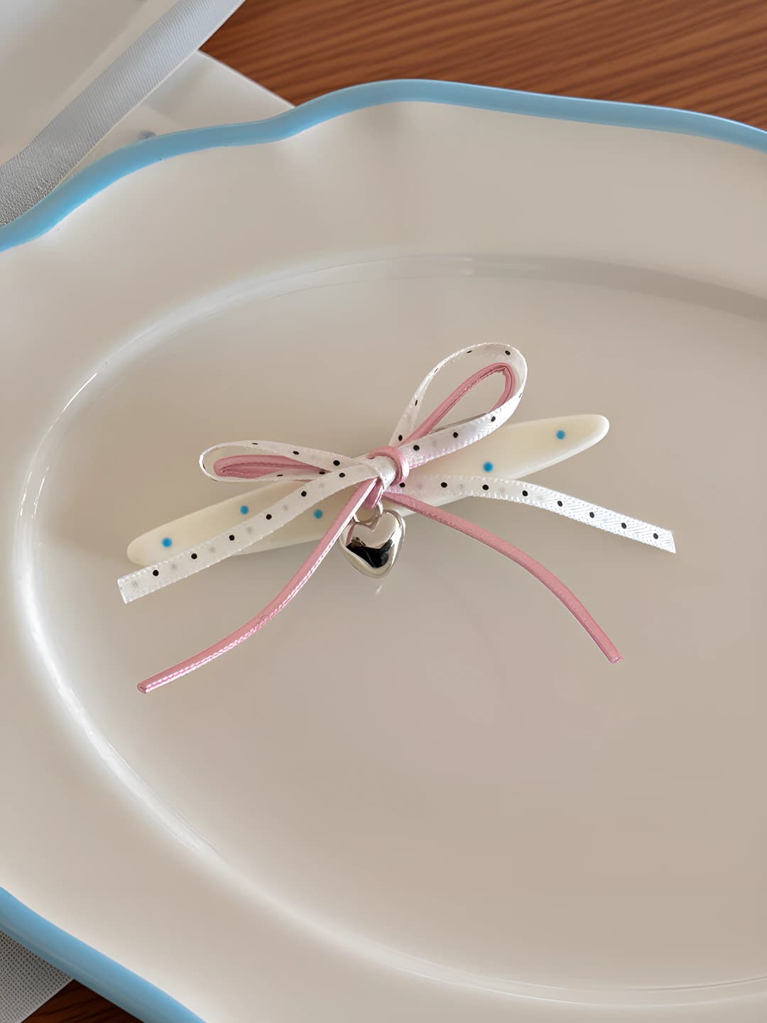 White bow hair clip