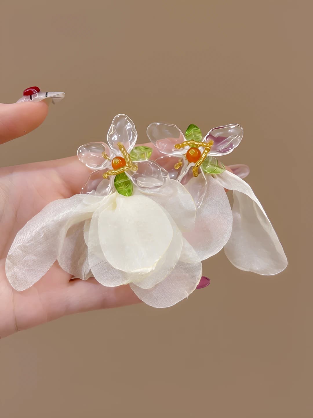 Белые сетчатые цветочные