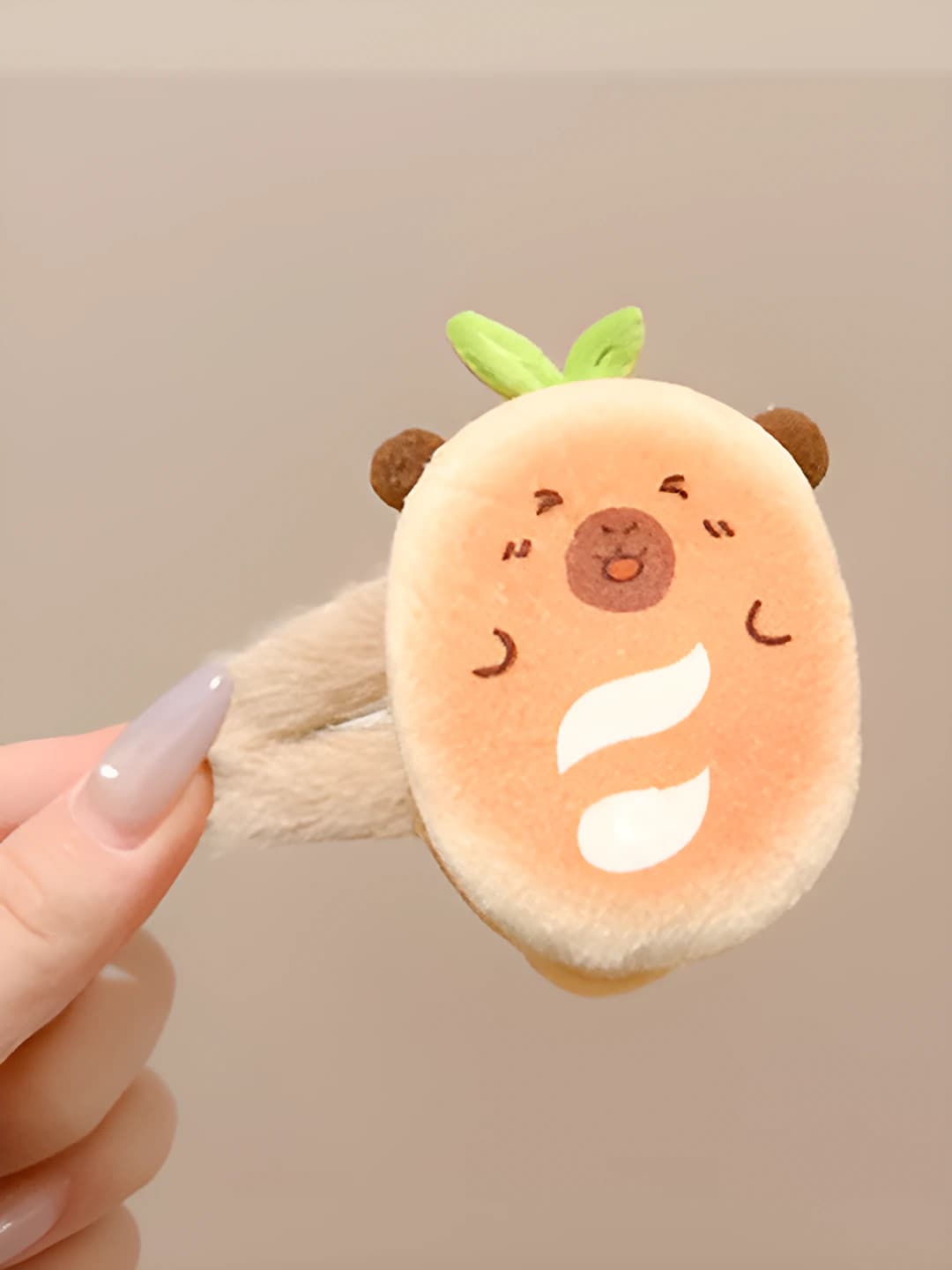 2# Bread hair clip - base ~7.3 cm, accessory ~5*7.5 cm