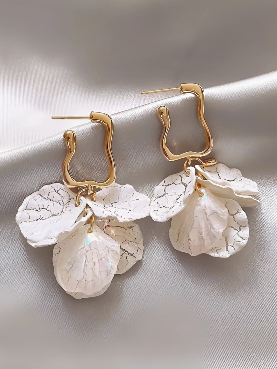 Zircon shell earrings