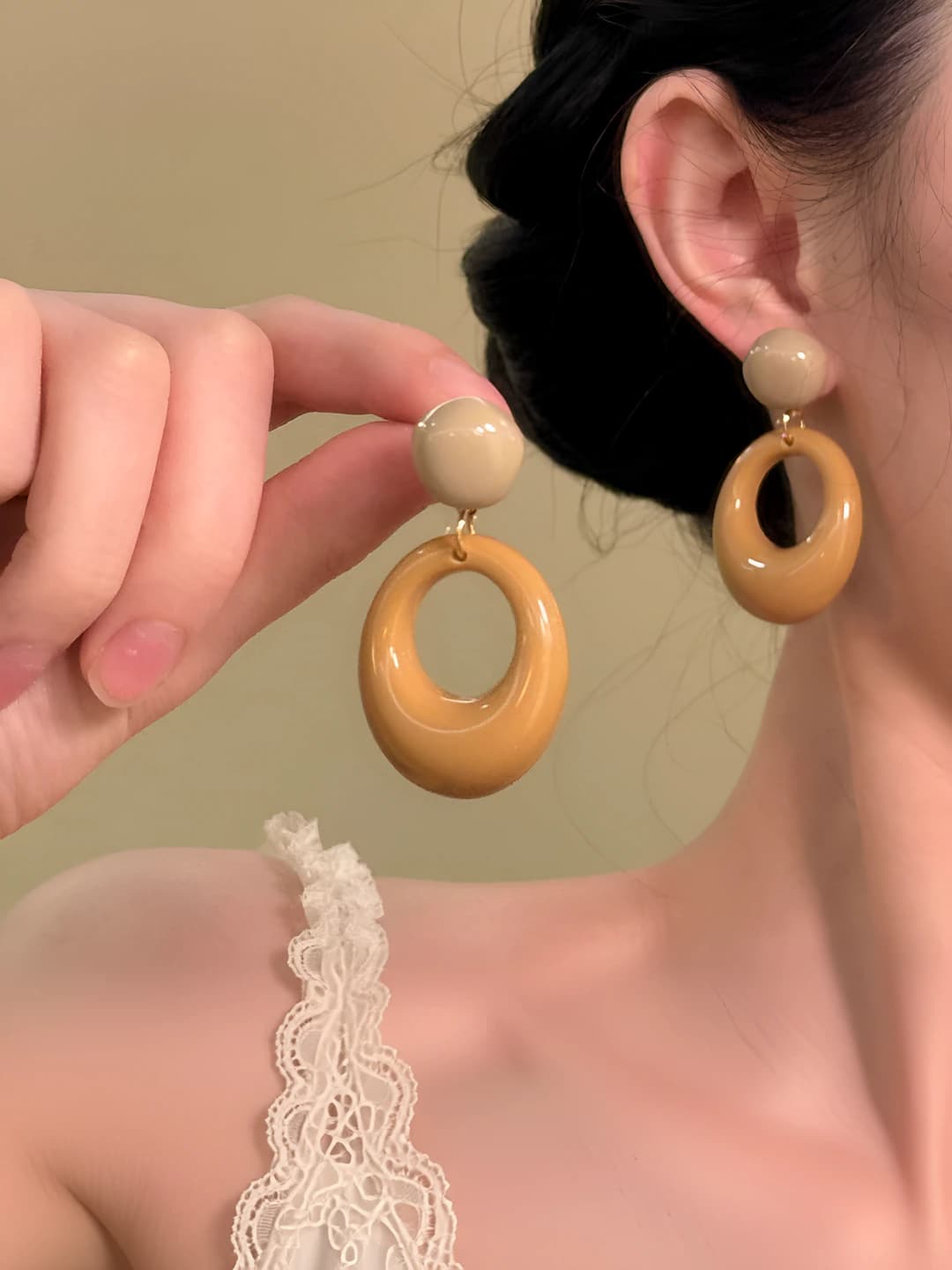 Khaki vintage contrast circle earrings