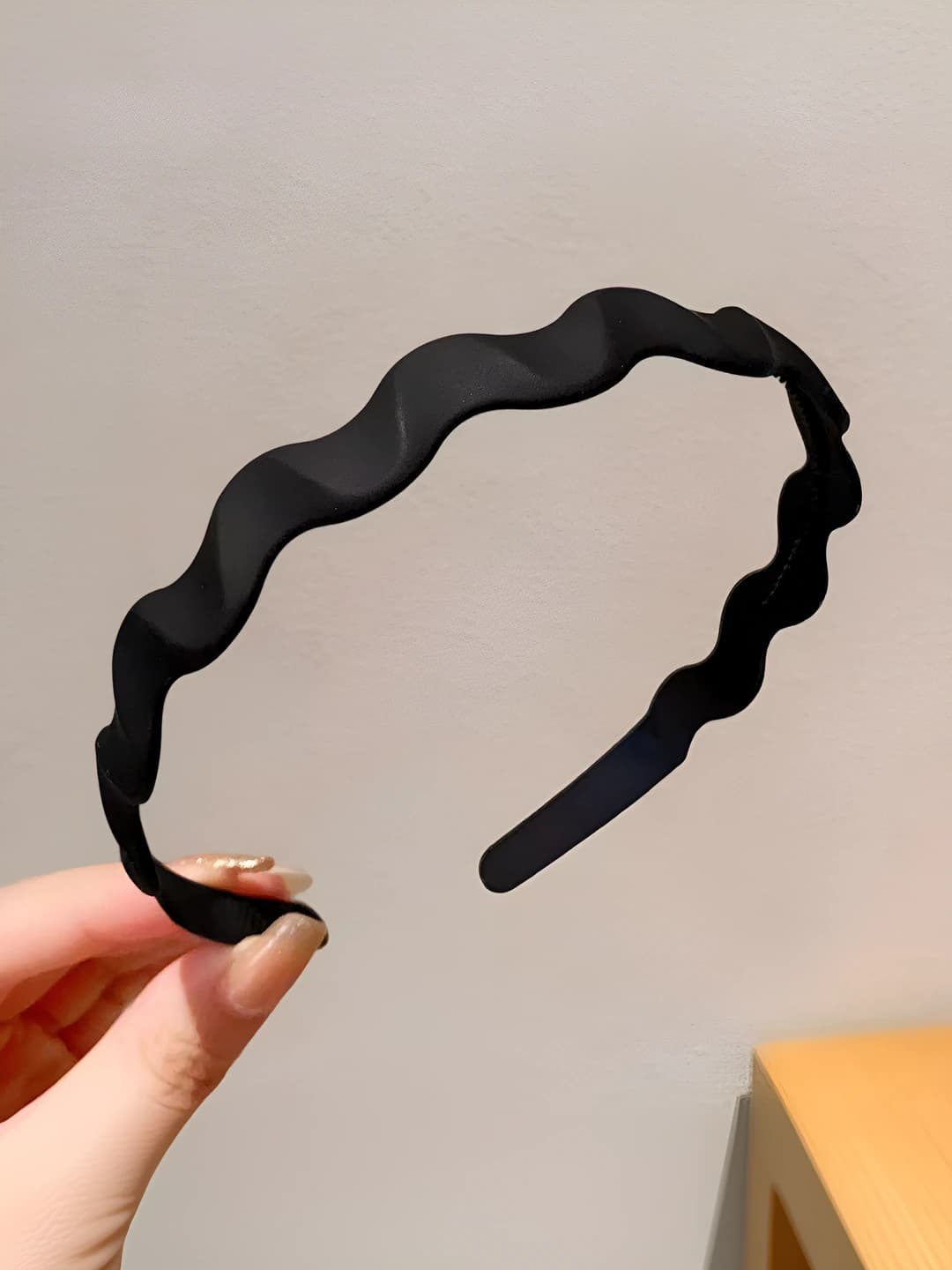 Wavy headband - Black - 1 pc