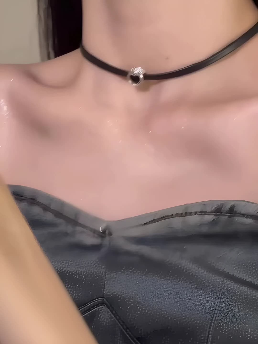 Heart leather cord necklace