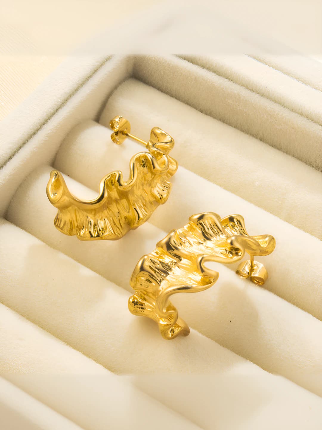 Женские асимметричные серьги-волны из титановой стали с 18k золотым покрытием