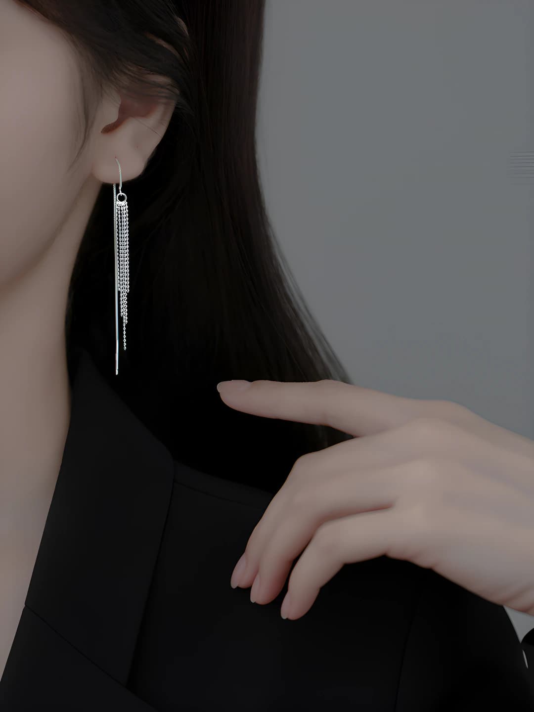 Women's tassel chain earrings: ins style, simple and elegant design element