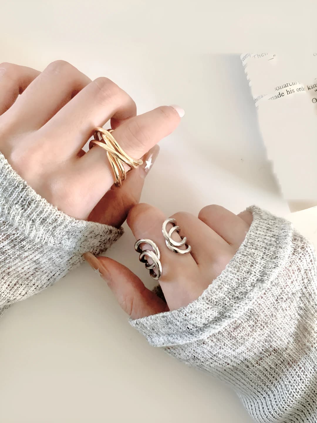 Women's open ring with geometric lines in cold style