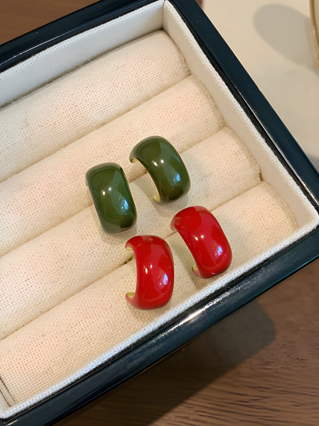 Women's C-shaped hoop earrings, 925 silver post, dark green and red, retro style, autumn-winter