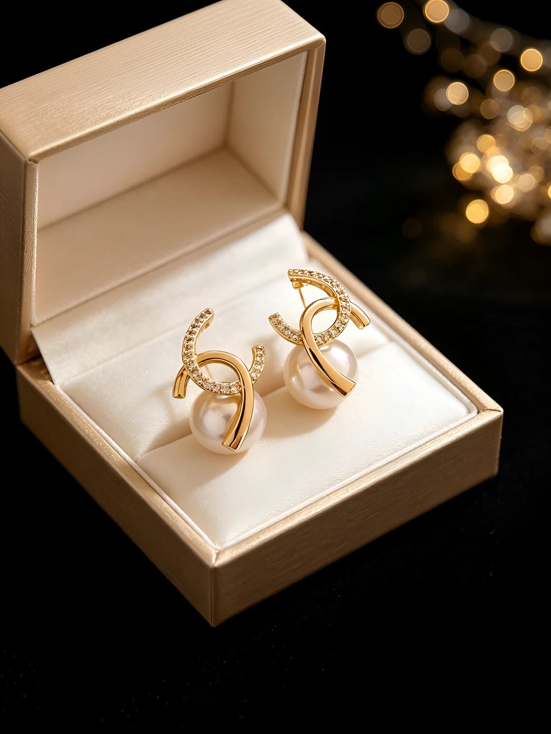 7# Double C pearl zircon studs