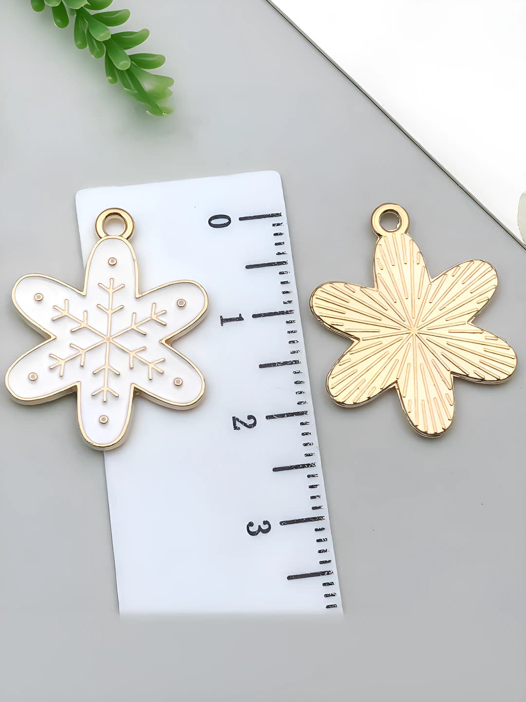 1 шт белый снежинка 19x24mm-1.6g-14181