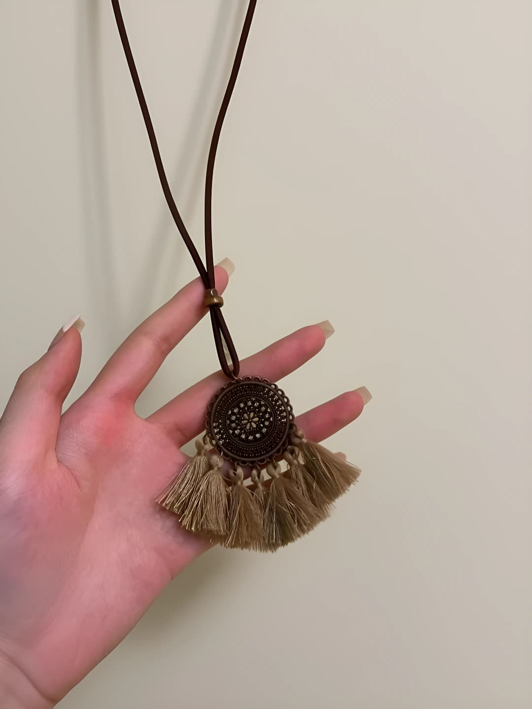 Round disc tassel