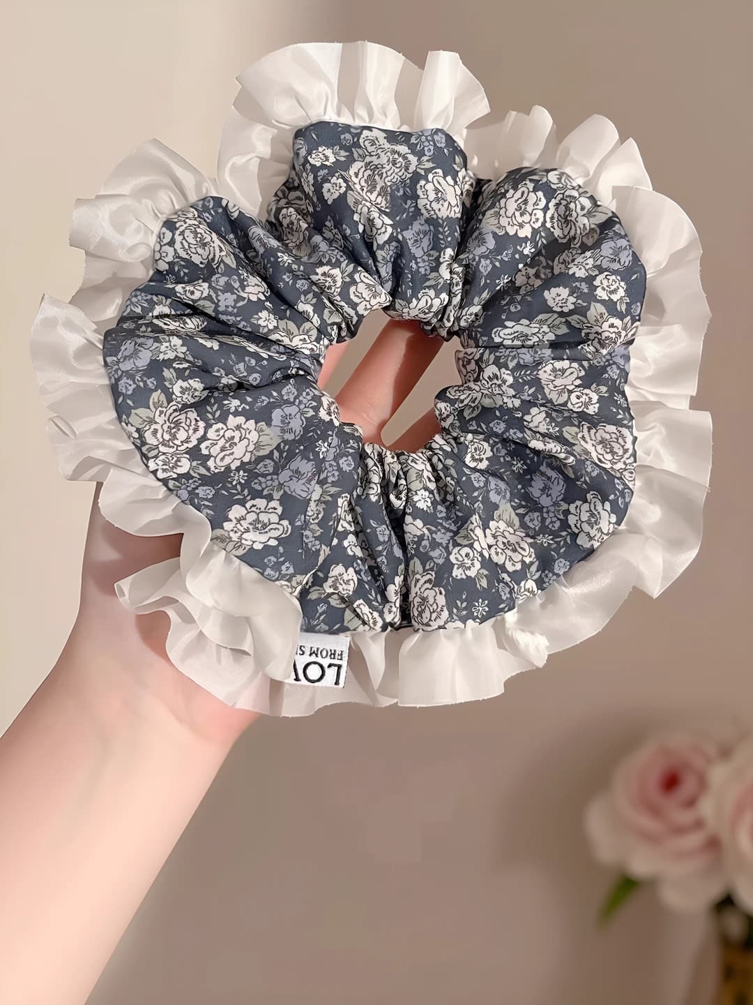 Grey lace, 17 cm