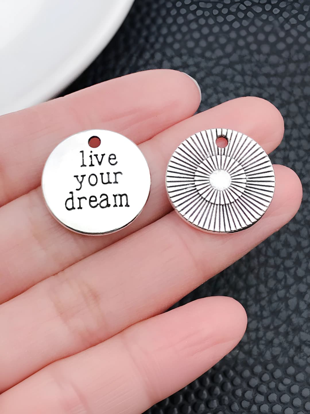 Qadimiy kumush doira 'liveyourdream', 20x20mm, 2.7g