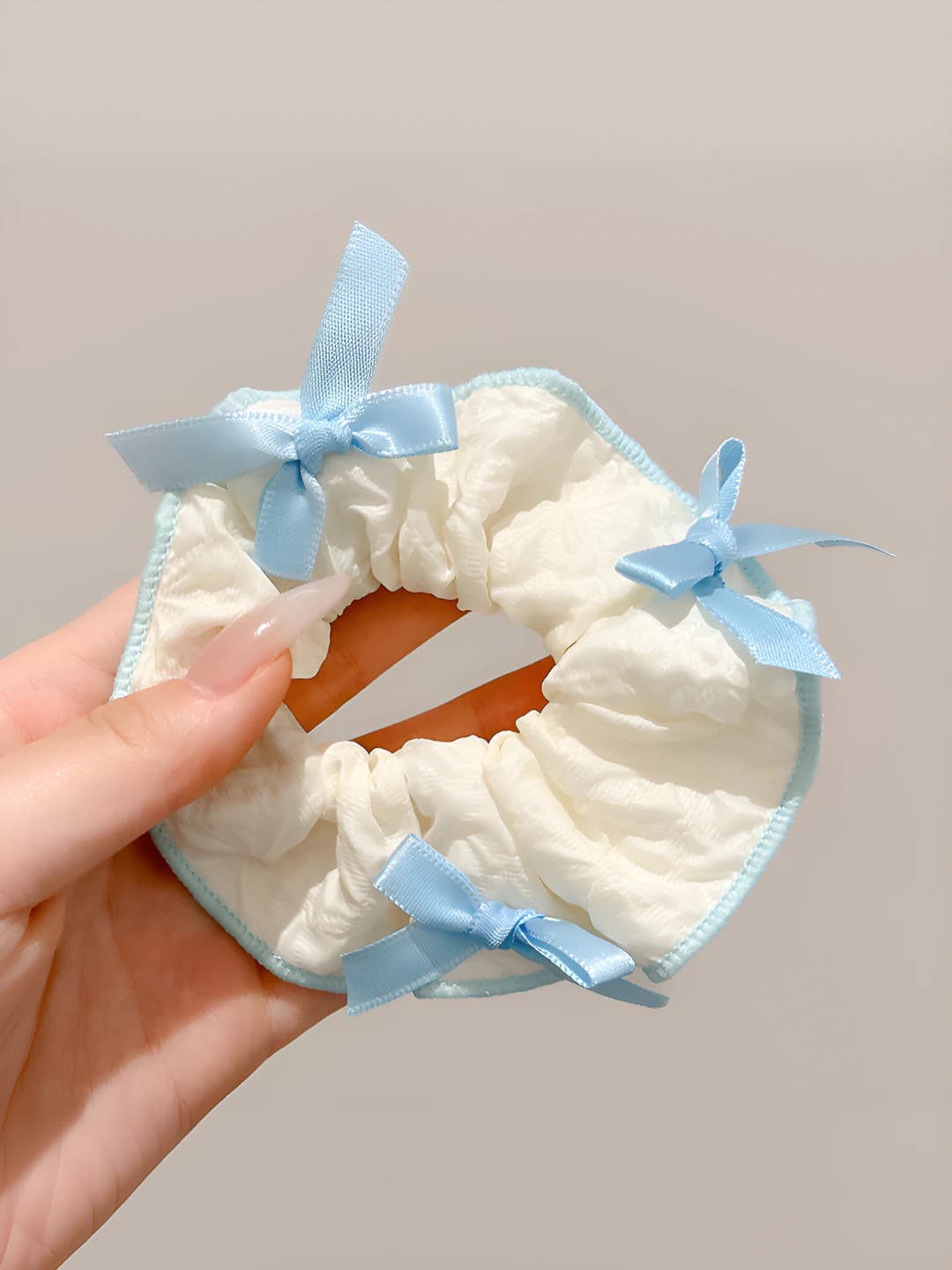 4-ko'k puf soch qisqichi, och sariq, ~12 sm