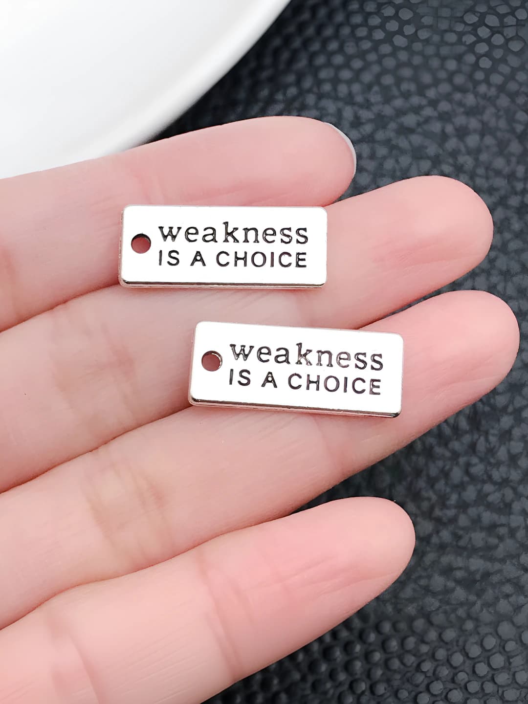 1 dona qadimiy kumush weaknessisachoice harfli plaka 10x27mm-1.5g
