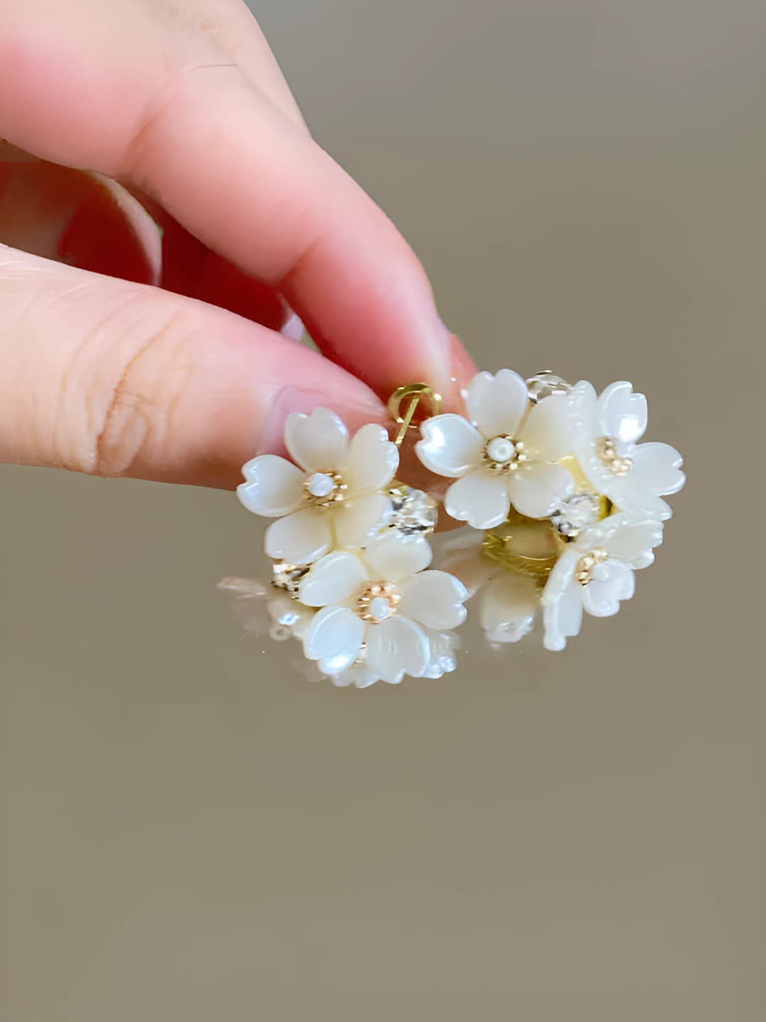 15# silver post - white flowers