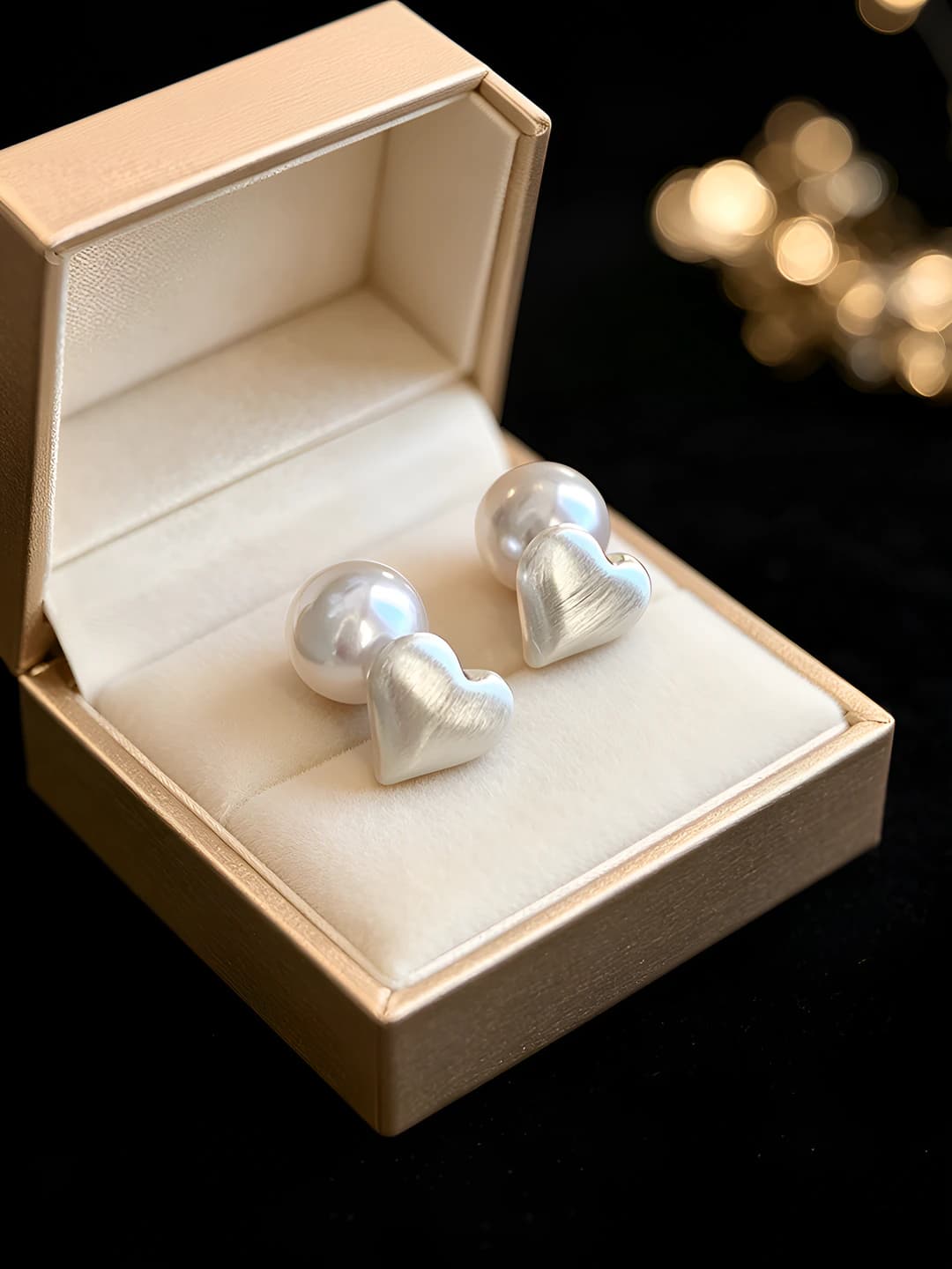 Silver heart pearl stud