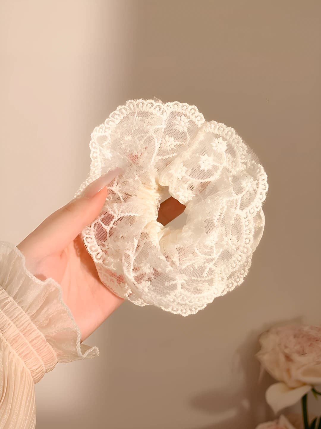 Small floral lace off-white scrunchie - 15CM