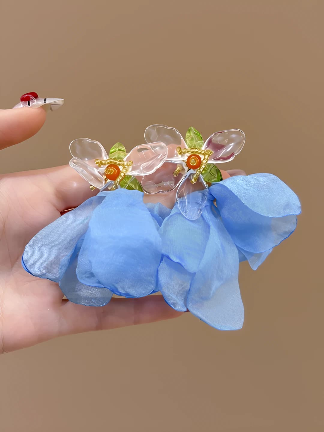 Blue mesh flower stud earrings