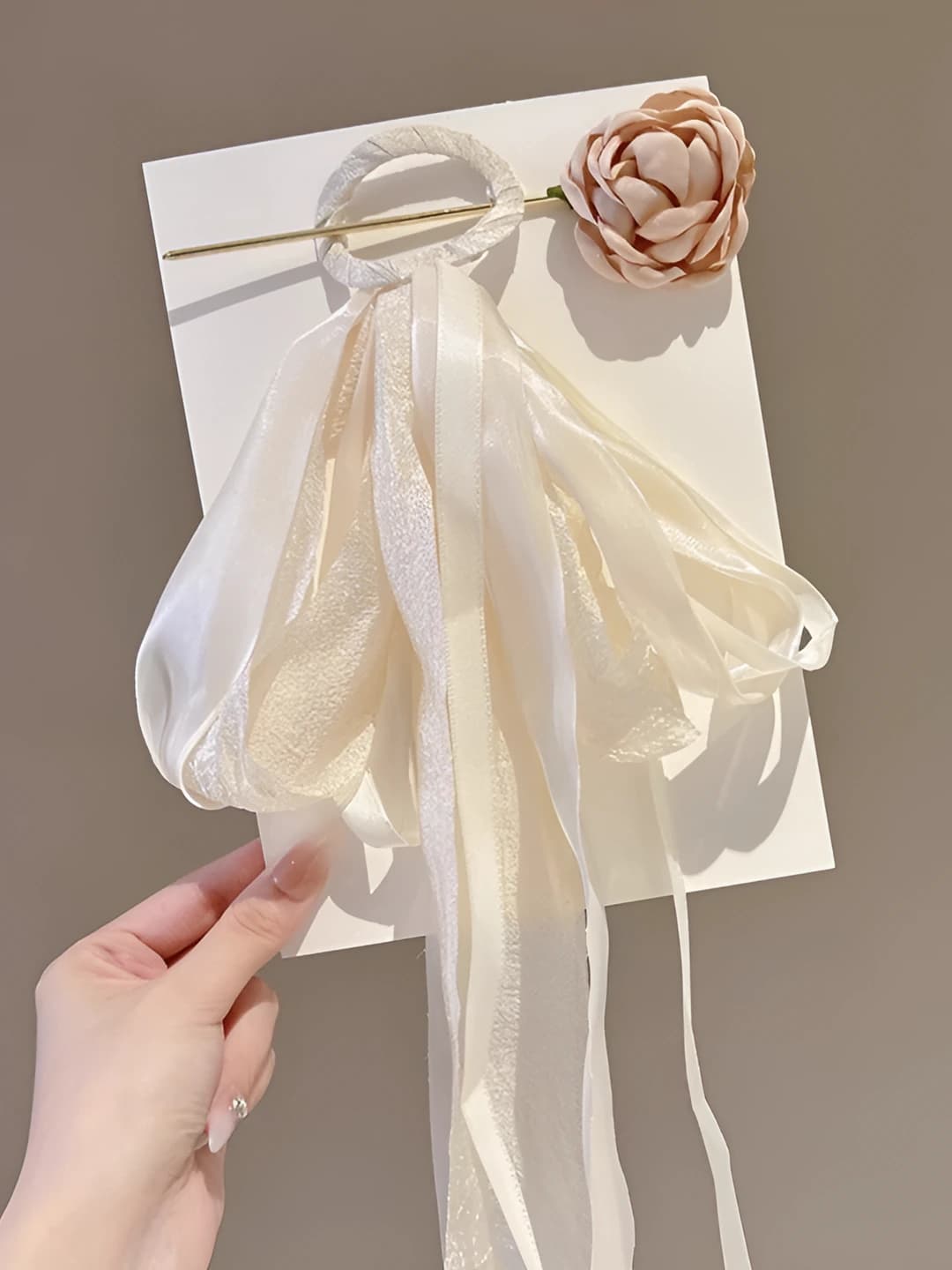 1# Шпилька с камелией из атласа (ок. 15.5cm)