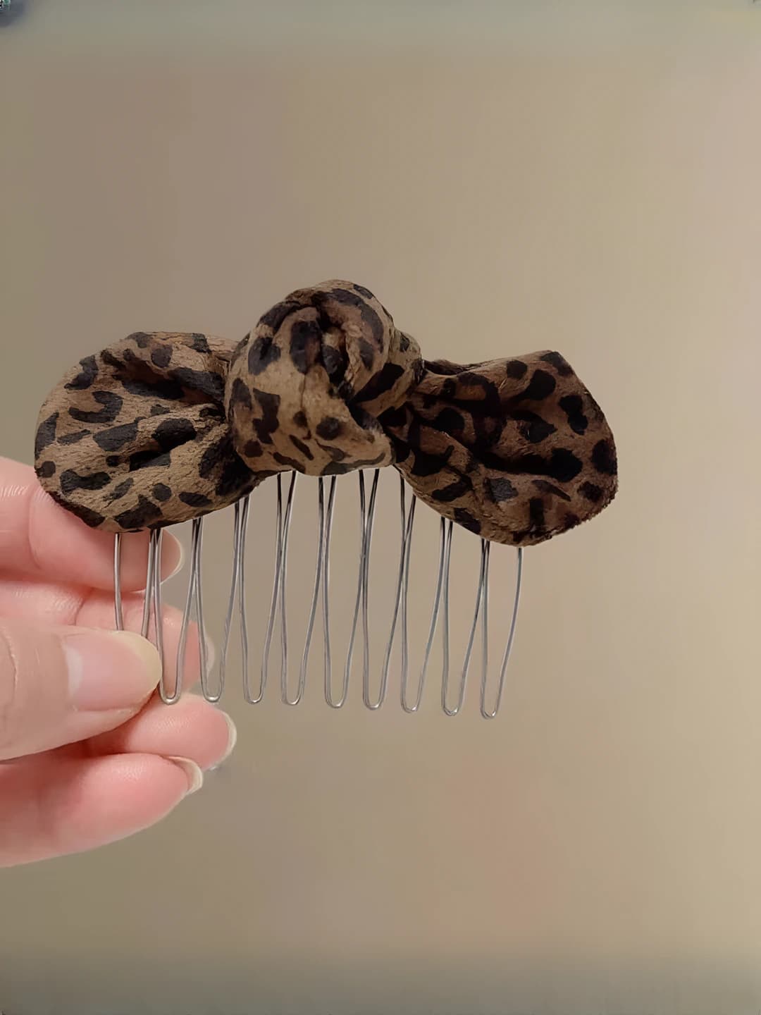 Leopard rangli bow soch tarog'i