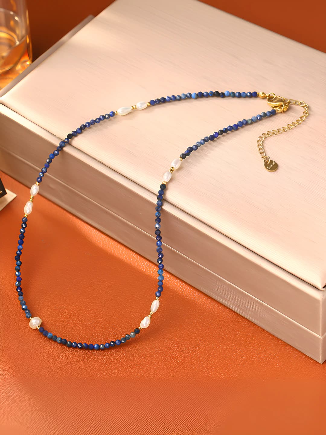 Ayollar uchun tabiiy shirin suvli perl va lapis lazuli munchoqlar, geometrik dizayn elementi, qo'lda ishlangan, 41-50 sm