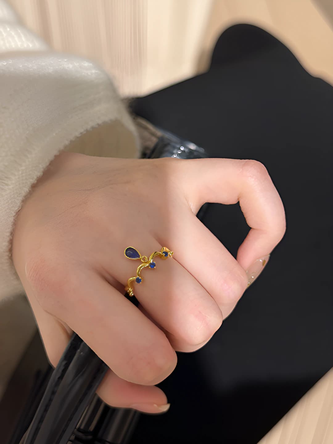 Women's ring, blue color, versatile, light luxury style, with fringe, teardrop shape, with rhinestone setting